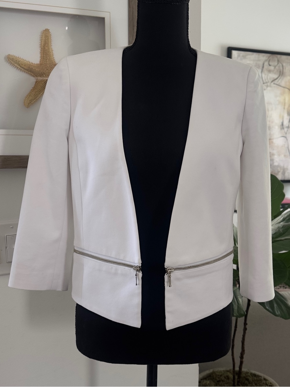 Julio White Cropped Jacket Silver Zipper Detail Sleeve Career Chic Size Two